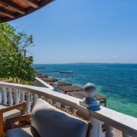 Hotel Cocoliso Island Resort Isla Grande  Exterior photo