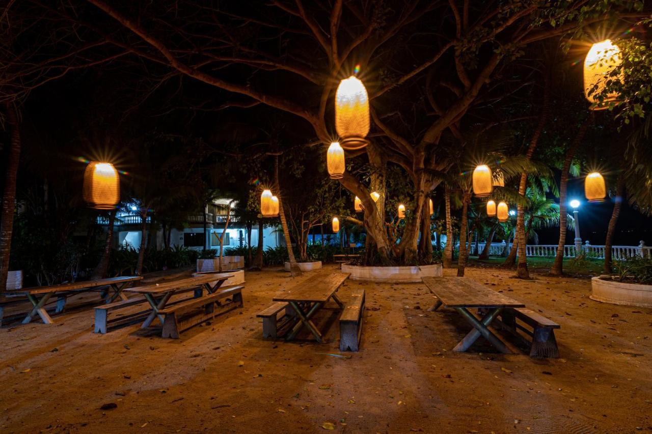 Hotel Cocoliso Island Resort Isla Grande  Exterior photo