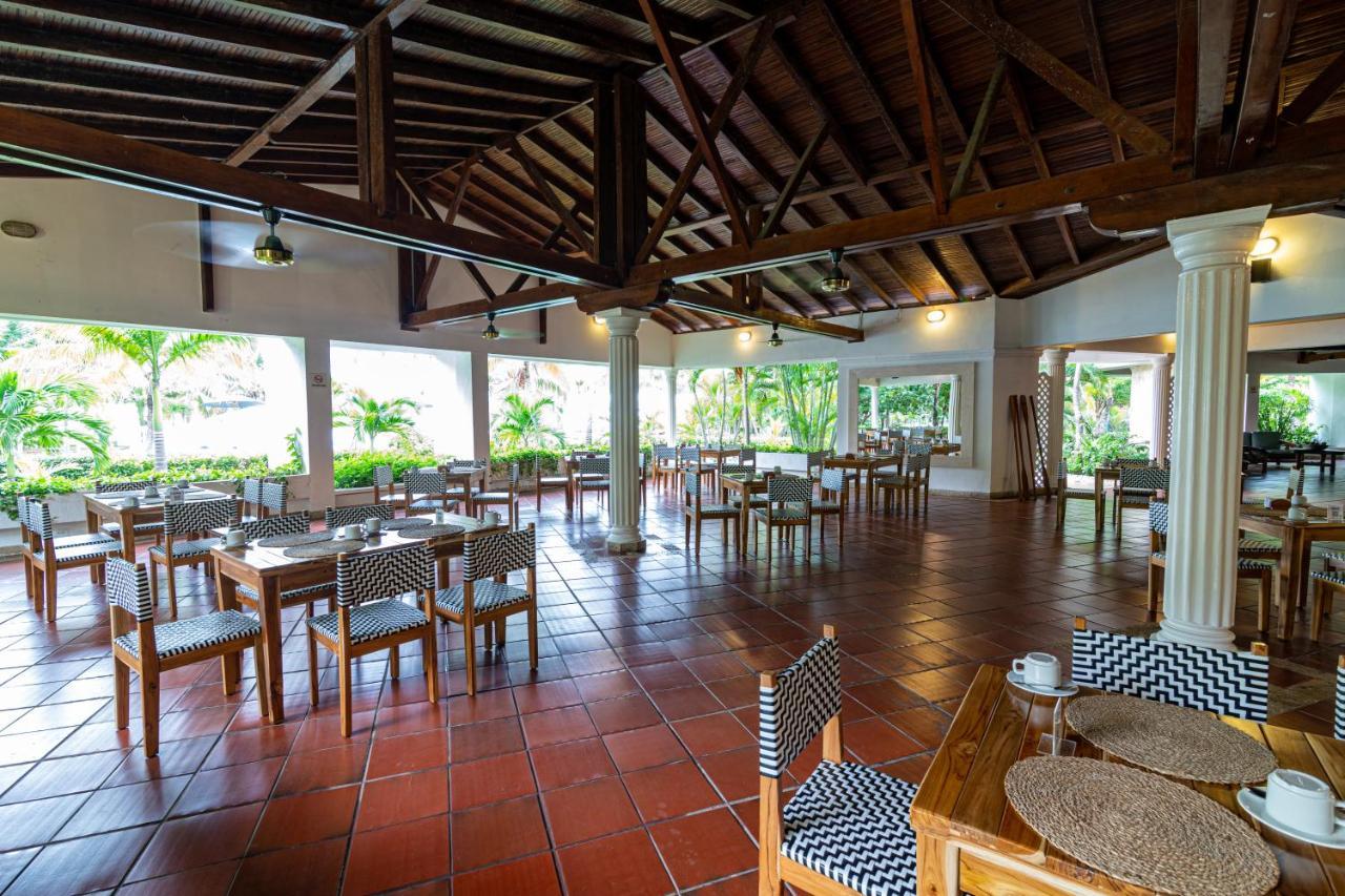 Hotel Cocoliso Island Resort Isla Grande  Exterior photo