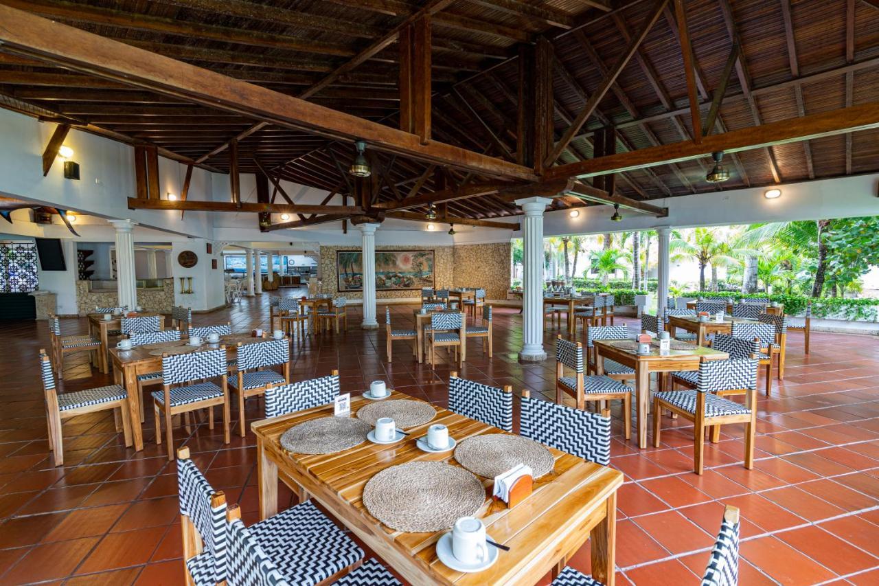 Hotel Cocoliso Island Resort Isla Grande  Exterior photo