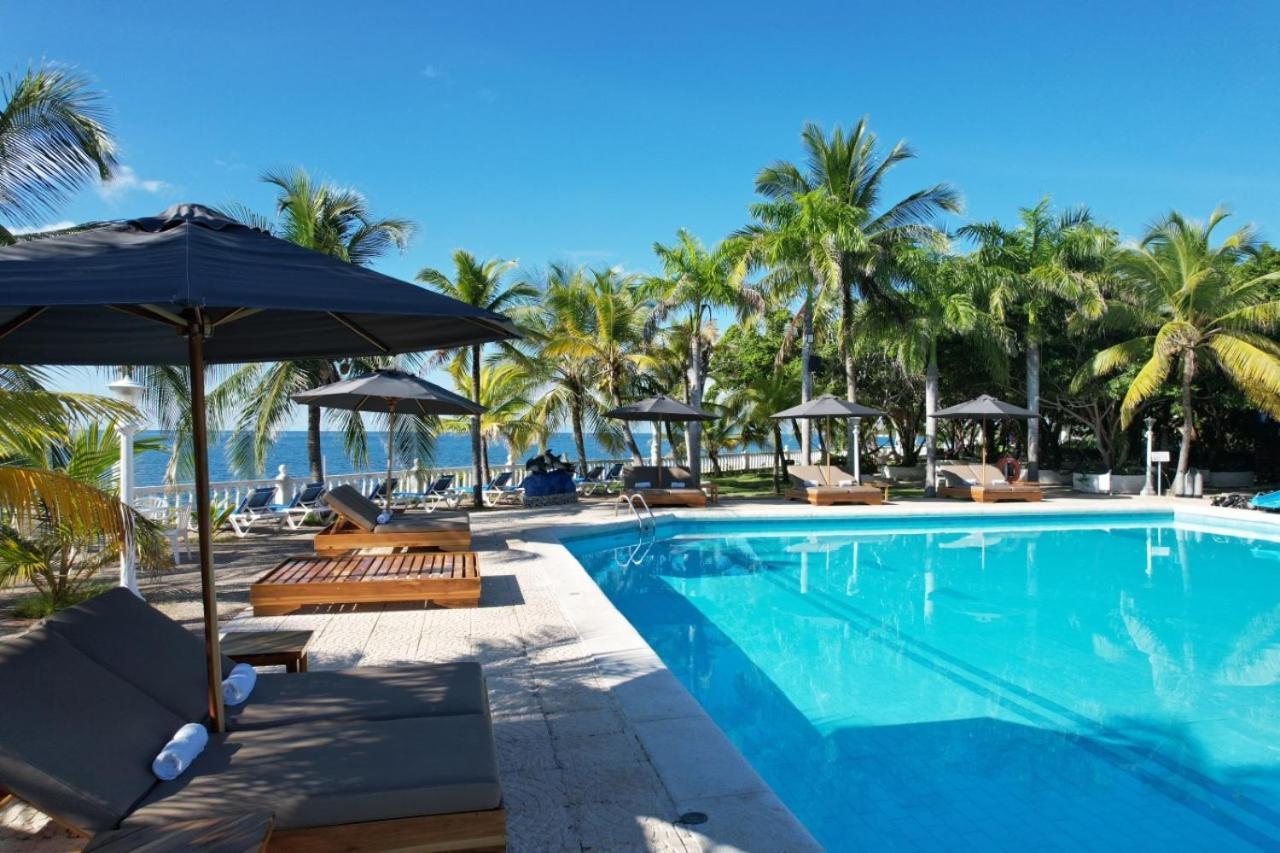 Hotel Cocoliso Island Resort Isla Grande  Exterior photo