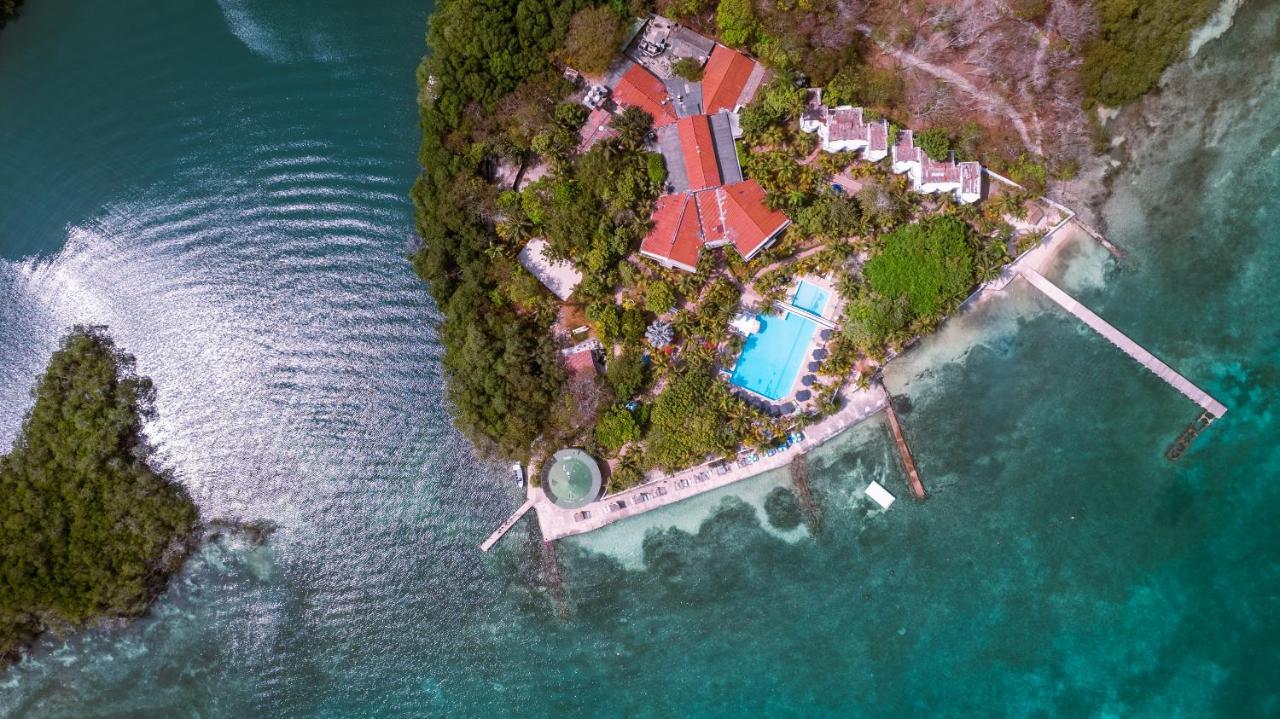Hotel Cocoliso Island Resort Isla Grande  Exterior photo