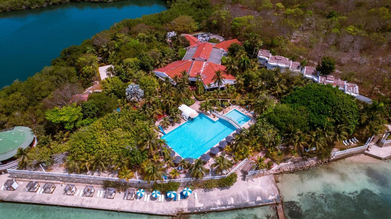 Hotel Cocoliso Island Resort Isla Grande  Exterior photo