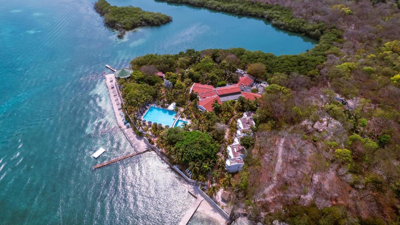 Hotel Cocoliso Island Resort Isla Grande  Exterior photo